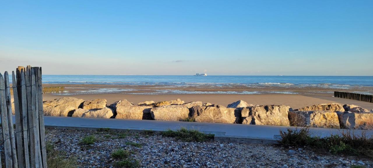 "La Cabane Du Sentier", Logement Original En Bois Et Sur Pilotis Avec Beau Jardin Et Tres Proche De La Mer Sangatte Exterior foto